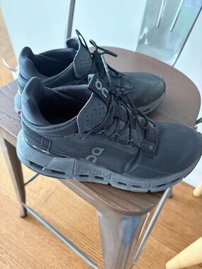 On Running Black Cloud Athletic Shoes